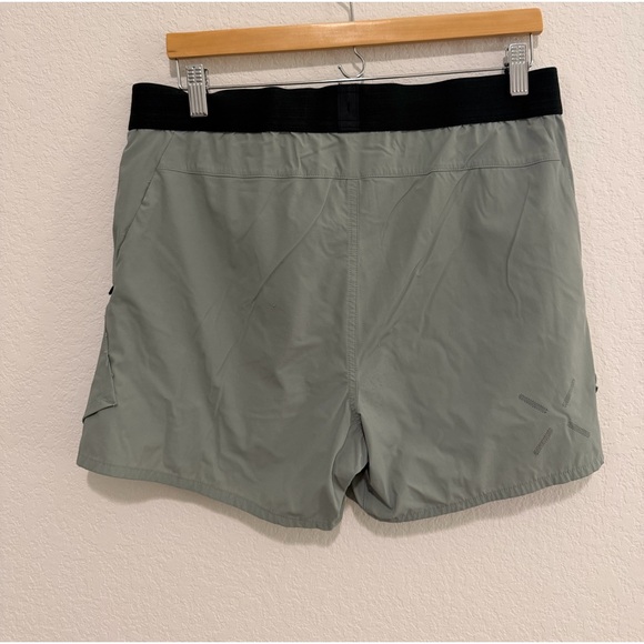 Ten Thousand Men’s Tactical Shorts Medium 5” inseam - Picture 2 of 4